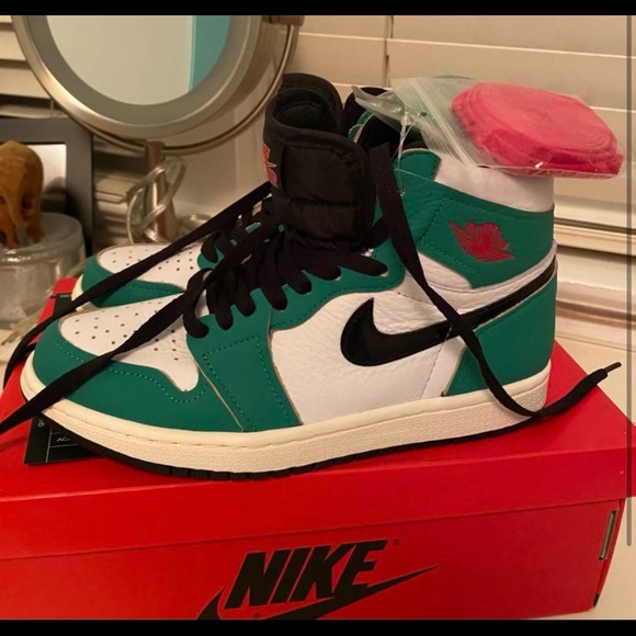 Jordan Shoes - Air Jordan 1 Retro High Lucky Green Sneakers